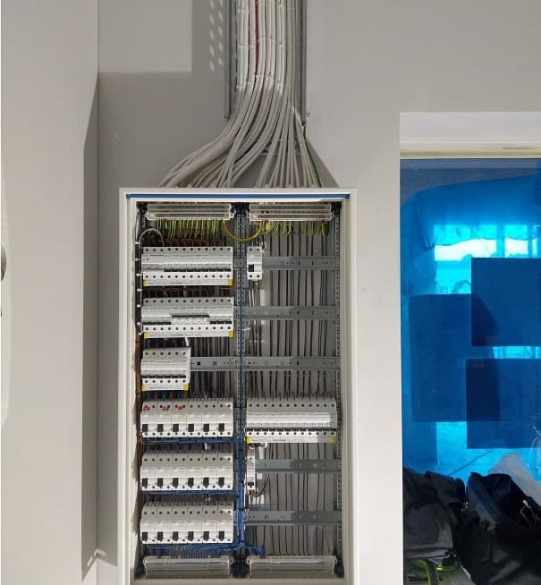 Elektros Spintų Montažas